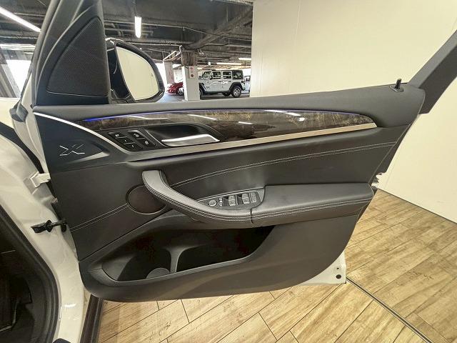 Ｘ３ ｘＤｒｉｖｅ　２０ｄ　Ｘライン　純正１０．３インチナビ／全周囲カメラ／レーダークルコン／パワーバックドア／ダウンヒルアシスト／クリアランスソナー／黒革／パワーシート／前後席シートヒーター／シートメモリー／ＬＥＤヘッド／ＢＳＭ／ＥＴＣ（35枚目）