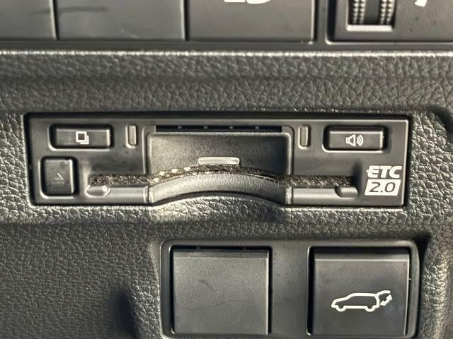 カローラクロス ハイブリッド Z ワンオーナー/純正10.5インチナビ/レーダークルコン/パワーバックドア/レーンキープアシスト/パワーシート/シートヒーター/地デジ/バックカメラ/ETC2.0/LEDヘッドライト/オートハイビーム(11枚目)