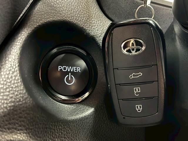 カローラクロス ハイブリッド Z ワンオーナー/純正10.5インチナビ/レーダークルコン/パワーバックドア/レーンキープアシスト/パワーシート/シートヒーター/地デジ/バックカメラ/ETC2.0/LEDヘッドライト/オートハイビーム(12枚目)