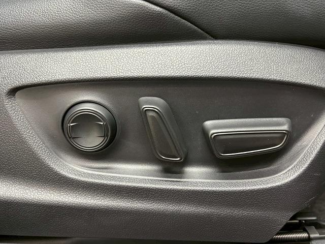 カローラクロス ハイブリッド Z ワンオーナー/純正10.5インチナビ/レーダークルコン/パワーバックドア/レーンキープアシスト/パワーシート/シートヒーター/地デジ/バックカメラ/ETC2.0/LEDヘッドライト/オートハイビーム(34枚目)