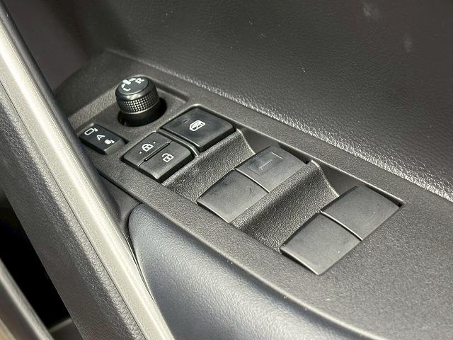 カローラクロス ハイブリッド Z ワンオーナー/純正10.5インチナビ/レーダークルコン/パワーバックドア/レーンキープアシスト/パワーシート/シートヒーター/地デジ/バックカメラ/ETC2.0/LEDヘッドライト/オートハイビーム(38枚目)