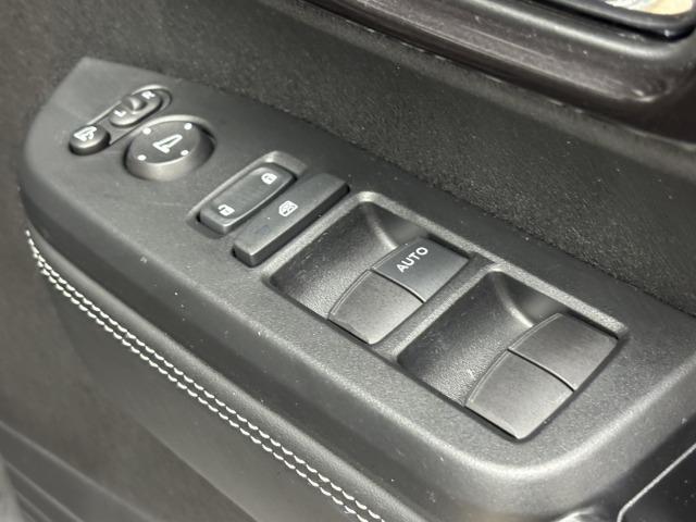 Ｎ－ＢＯＸカスタム ターボコーディネートスタイル　８インチメモリナビ／レーダークルコン／レーンキープアシスト／シートヒーター／両側電動スライド／電動パーキングブレーキ／地デジ／バックカメラ／スマートキー／ＬＥＤヘッドライト／スマートキー（39枚目）