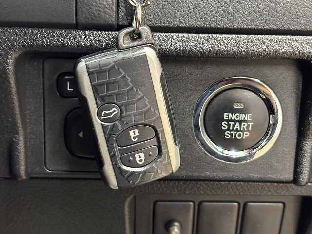 TOYOTA LAND CRUISER PRADO TX ARGENTO CROSS