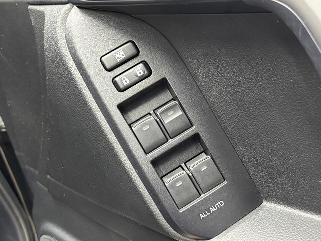 TOYOTA LAND CRUISER PRADO TX ARGENTO CROSS
