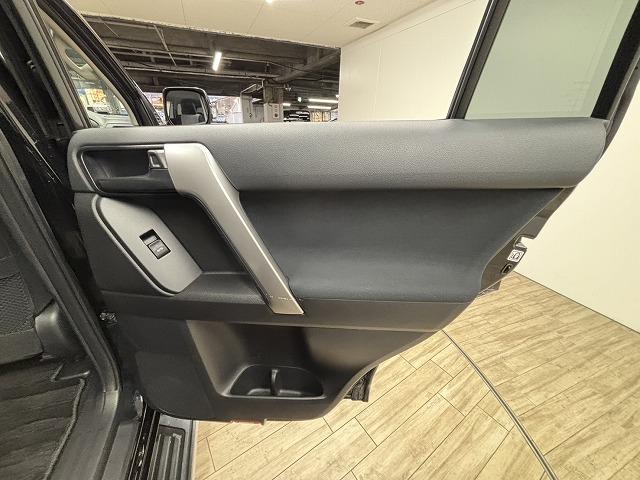 TOYOTA LAND CRUISER PRADO TX ARGENTO CROSS