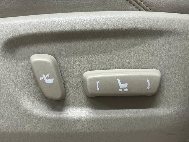 ランドクルーザープラド ＴＸ　Ｌパッケージ　モデリスタエアロ／サンルーフ／ルーフレール／純正９インチナビ／地デジ／白革／パワーシート／シートベンチレーション／純正ＯＰ１９インチＡＷ／レーダークルコン／レーンキープアシスト／軽減ブレーキ（9枚目）