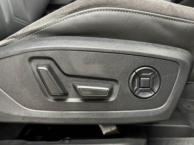 Ｑ３ ３５　ＴＦＳＩ　Ｓ　ｌｉｎｅ　ＲＨＤ　ブラックスタイリングパッケージ／レーダークルコン／純正８．８インチナビ／全方位カメラ／パワーバックドア／クリアランスソナー／アイドリングストップ／黒革シート／パワーシート／シートヒーター（12枚目）