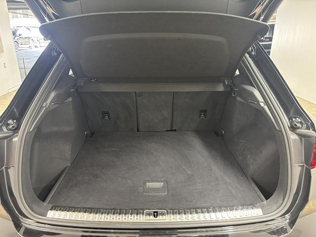 Ｑ３ ３５　ＴＦＳＩ　Ｓ　ｌｉｎｅ　ＲＨＤ　ブラックスタイリングパッケージ／レーダークルコン／純正８．８インチナビ／全方位カメラ／パワーバックドア／クリアランスソナー／アイドリングストップ／黒革シート／パワーシート／シートヒーター（26枚目）