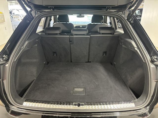 Ｑ３ ３５　ＴＦＳＩ　Ｓ　ｌｉｎｅ　ＲＨＤ　ブラックスタイリングパッケージ／レーダークルコン／純正８．８インチナビ／全方位カメラ／パワーバックドア／クリアランスソナー／アイドリングストップ／黒革シート／パワーシート／シートヒーター（27枚目）