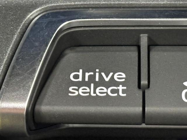 Ｑ３ ３５　ＴＦＳＩ　Ｓ　ｌｉｎｅ　ＲＨＤ　ブラックスタイリングパッケージ／レーダークルコン／純正８．８インチナビ／全方位カメラ／パワーバックドア／クリアランスソナー／アイドリングストップ／黒革シート／パワーシート／シートヒーター（35枚目）