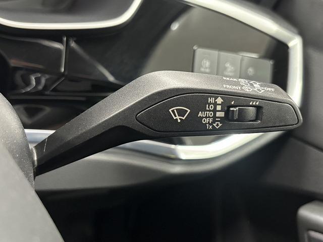 Ｑ３ ３５　ＴＦＳＩ　Ｓ　ｌｉｎｅ　ＲＨＤ　ブラックスタイリングパッケージ／レーダークルコン／純正８．８インチナビ／全方位カメラ／パワーバックドア／クリアランスソナー／アイドリングストップ／黒革シート／パワーシート／シートヒーター（45枚目）