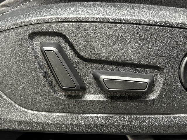 Ｑ３ ３５　ＴＦＳＩ　Ｓ　ｌｉｎｅ　ＲＨＤ　ブラックスタイリングパッケージ／レーダークルコン／純正８．８インチナビ／全方位カメラ／パワーバックドア／クリアランスソナー／アイドリングストップ／黒革シート／パワーシート／シートヒーター（47枚目）