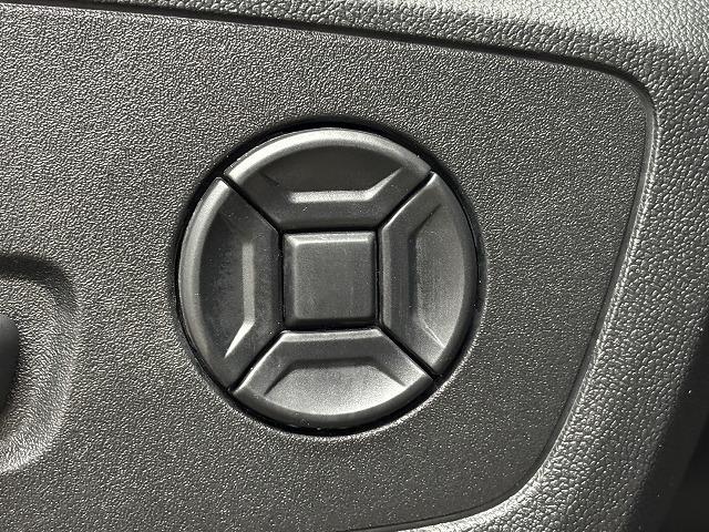 Ｑ３ ３５　ＴＦＳＩ　Ｓ　ｌｉｎｅ　ＲＨＤ　ブラックスタイリングパッケージ／レーダークルコン／純正８．８インチナビ／全方位カメラ／パワーバックドア／クリアランスソナー／アイドリングストップ／黒革シート／パワーシート／シートヒーター（48枚目）