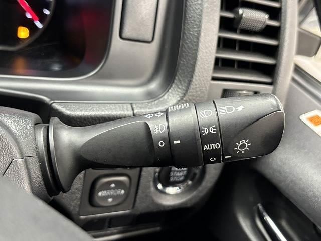 ハイエースバン スーパーＧＬ　ダークプライムＩＩ　衝突軽減／オートハイビーム／スマートキー／ＥＴＣ／ＬＥＤヘッドライト／リアデフォッガー／オートエアコン／オートライト／ＳＲＳエアバック／ＡＢＳ（11枚目）