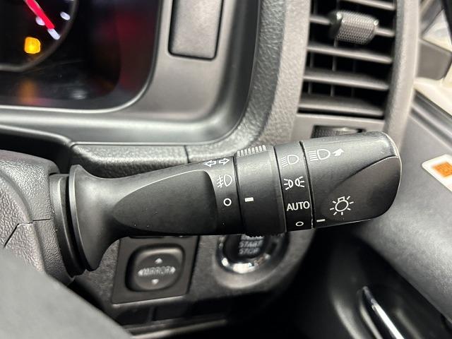 ハイエースバン スーパーＧＬ　ダークプライムＩＩ　衝突軽減／オートハイビーム／スマートキー／ＥＴＣ／ＬＥＤヘッドライト／リアデフォッガー／オートエアコン／オートライト／ＳＲＳエアバック／ＡＢＳ（51枚目）