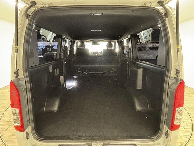 ハイエースバン スーパーＧＬ　ダークプライムＩＩ　衝突軽減／オートハイビーム／スマートキー／ＥＴＣ／ＬＥＤヘッドライト／リアデフォッガー／オートエアコン／オートライト／ＳＲＳエアバック／ＡＢＳ（60枚目）