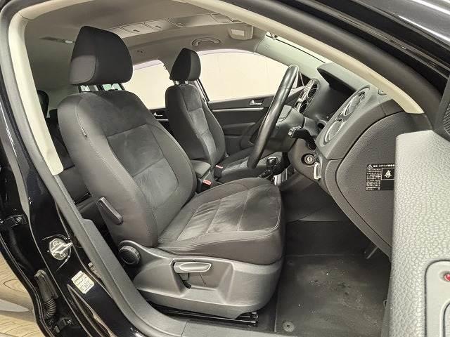 ティグアン ＴＳＩブルーモーションテクノロジー　純正ナビ地デジ／バックカメラ／ＤＶＤ再生／Ｂｌｕｅｔｏｏｔｈ／バックカメラ／アイドリングストップ／オートエアコン／キセノンライト／純正１７インチＡＷ／電子パーキングブレーキ（5枚目）