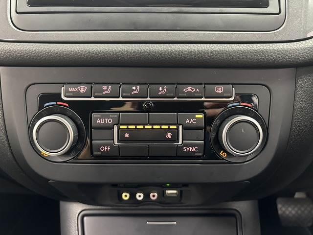 ティグアン ＴＳＩブルーモーションテクノロジー　純正ナビ地デジ／バックカメラ／ＤＶＤ再生／Ｂｌｕｅｔｏｏｔｈ／バックカメラ／アイドリングストップ／オートエアコン／キセノンライト／純正１７インチＡＷ／電子パーキングブレーキ（8枚目）