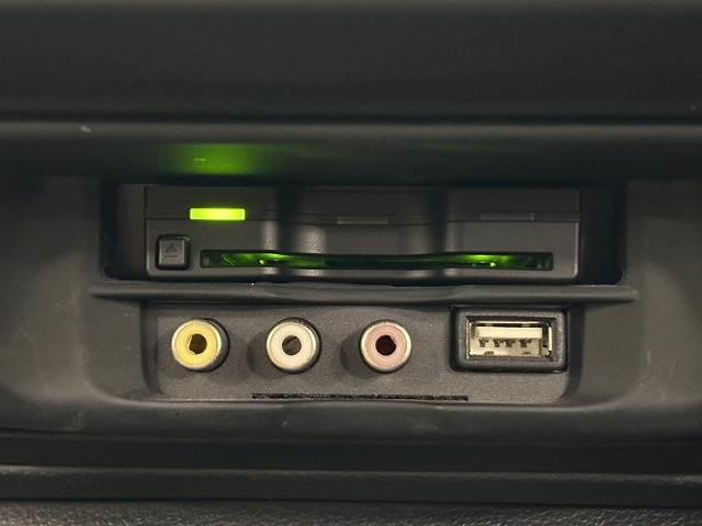 ティグアン ＴＳＩブルーモーションテクノロジー　純正ナビ地デジ／バックカメラ／ＤＶＤ再生／Ｂｌｕｅｔｏｏｔｈ／バックカメラ／アイドリングストップ／オートエアコン／キセノンライト／純正１７インチＡＷ／電子パーキングブレーキ（9枚目）