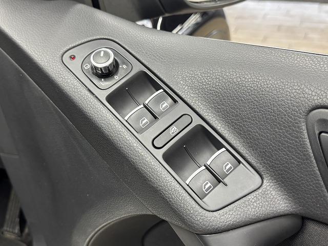 ティグアン ＴＳＩブルーモーションテクノロジー　純正ナビ地デジ／バックカメラ／ＤＶＤ再生／Ｂｌｕｅｔｏｏｔｈ／バックカメラ／アイドリングストップ／オートエアコン／キセノンライト／純正１７インチＡＷ／電子パーキングブレーキ（37枚目）