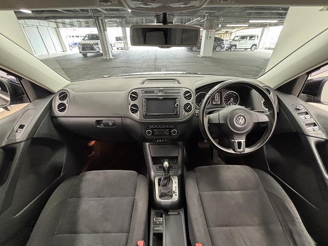 ティグアン ＴＳＩブルーモーションテクノロジー　純正ナビ地デジ／バックカメラ／ＤＶＤ再生／Ｂｌｕｅｔｏｏｔｈ／バックカメラ／アイドリングストップ／オートエアコン／キセノンライト／純正１７インチＡＷ／電子パーキングブレーキ（42枚目）