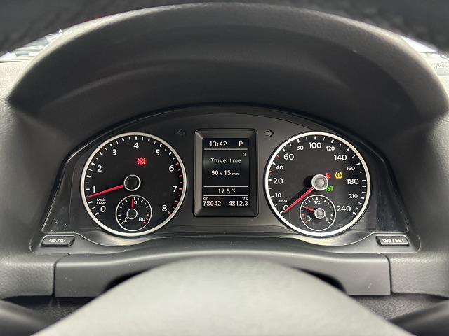 ティグアン ＴＳＩブルーモーションテクノロジー　純正ナビ地デジ／バックカメラ／ＤＶＤ再生／Ｂｌｕｅｔｏｏｔｈ／バックカメラ／アイドリングストップ／オートエアコン／キセノンライト／純正１７インチＡＷ／電子パーキングブレーキ（44枚目）