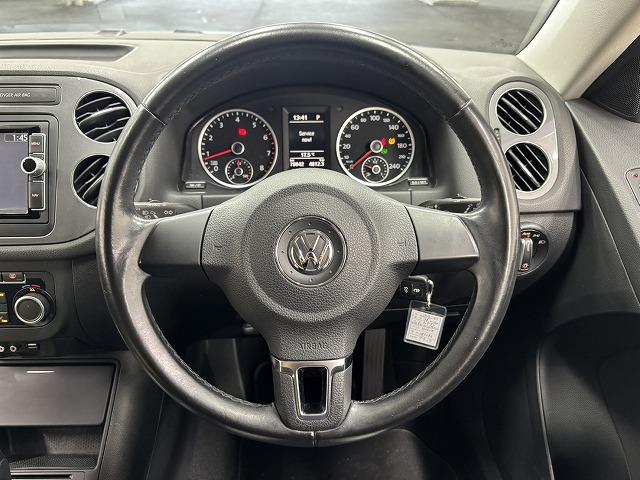 ティグアン ＴＳＩブルーモーションテクノロジー　純正ナビ地デジ／バックカメラ／ＤＶＤ再生／Ｂｌｕｅｔｏｏｔｈ／バックカメラ／アイドリングストップ／オートエアコン／キセノンライト／純正１７インチＡＷ／電子パーキングブレーキ（45枚目）