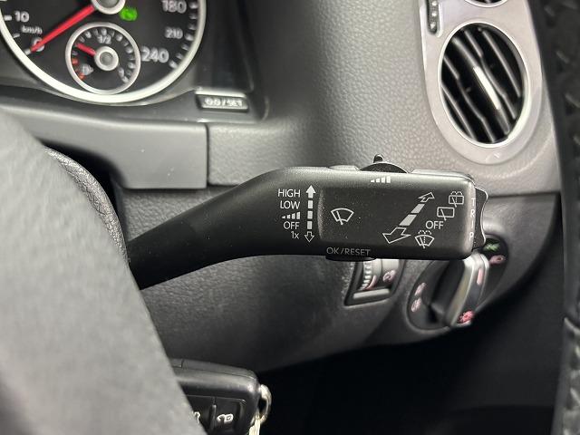 ティグアン ＴＳＩブルーモーションテクノロジー　純正ナビ地デジ／バックカメラ／ＤＶＤ再生／Ｂｌｕｅｔｏｏｔｈ／バックカメラ／アイドリングストップ／オートエアコン／キセノンライト／純正１７インチＡＷ／電子パーキングブレーキ（47枚目）