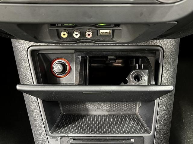 ティグアン ＴＳＩブルーモーションテクノロジー　純正ナビ地デジ／バックカメラ／ＤＶＤ再生／Ｂｌｕｅｔｏｏｔｈ／バックカメラ／アイドリングストップ／オートエアコン／キセノンライト／純正１７インチＡＷ／電子パーキングブレーキ（50枚目）