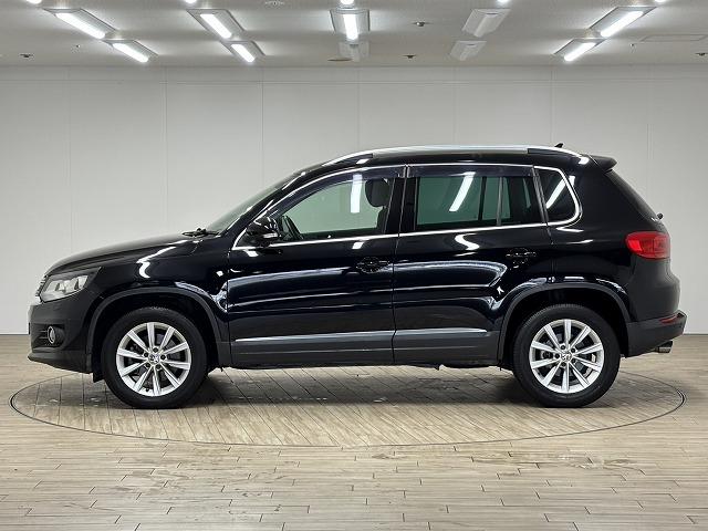 ティグアン ＴＳＩブルーモーションテクノロジー　純正ナビ地デジ／バックカメラ／ＤＶＤ再生／Ｂｌｕｅｔｏｏｔｈ／バックカメラ／アイドリングストップ／オートエアコン／キセノンライト／純正１７インチＡＷ／電子パーキングブレーキ（68枚目）