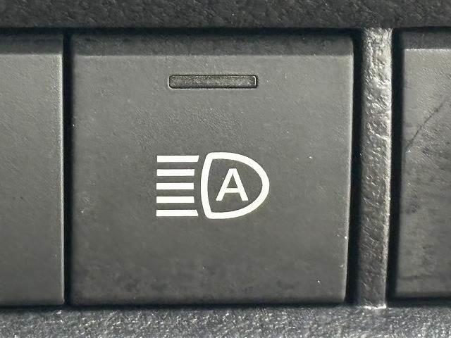 グランエース G ワンオーナー/純正8型ナビ地デジ/全周囲/12.1型後席モニター/ベージュレザー/デジタルインナーミラー/両側電動/BSM/衝突軽減/パワーシート/シートヒーター/オートハイビーム//LED/ETC(12枚目)