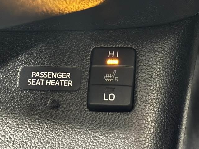 プリウス Ａツーリングセレクション　モデリスタエアロ／純正９インチナビ／パーキングアシスト／レーダークルコン／レーンキープアシスト／シートヒーター／ＢＳＭ／ＥＴＣ／地デジ／バックカメラ／ＨＵＤ／ＬＥＤヘッドライト／スマートキー（10枚目）