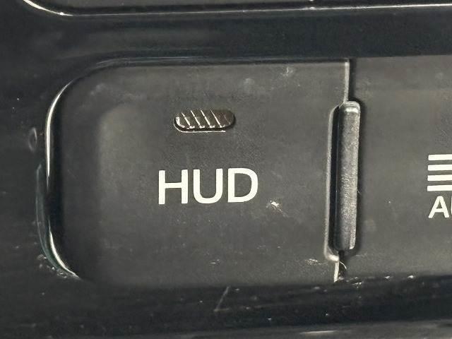 プリウス Ａツーリングセレクション　モデリスタエアロ／純正９インチナビ／パーキングアシスト／レーダークルコン／レーンキープアシスト／シートヒーター／ＢＳＭ／ＥＴＣ／地デジ／バックカメラ／ＨＵＤ／ＬＥＤヘッドライト／スマートキー（12枚目）