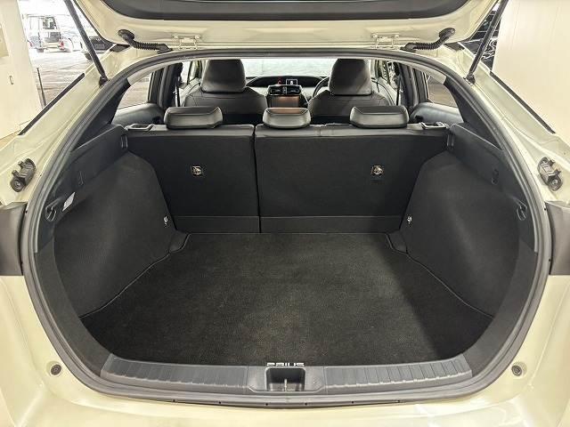 プリウス Ａツーリングセレクション　モデリスタエアロ／純正９インチナビ／パーキングアシスト／レーダークルコン／レーンキープアシスト／シートヒーター／ＢＳＭ／ＥＴＣ／地デジ／バックカメラ／ＨＵＤ／ＬＥＤヘッドライト／スマートキー（13枚目）