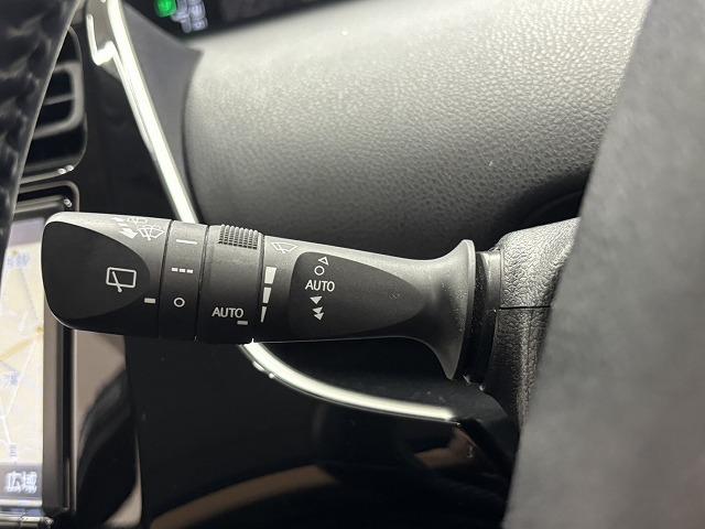 プリウス Ａツーリングセレクション　モデリスタエアロ／純正９インチナビ／パーキングアシスト／レーダークルコン／レーンキープアシスト／シートヒーター／ＢＳＭ／ＥＴＣ／地デジ／バックカメラ／ＨＵＤ／ＬＥＤヘッドライト／スマートキー（50枚目）