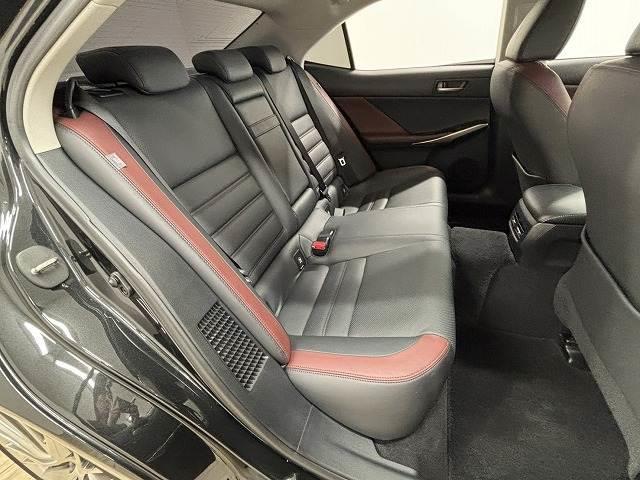 ＩＳ ＩＳ３００ｈ　ｖｅｒｓｉｏｎ　Ｌ　純正ＯＰ１８インチＡＷ／純正１０．３インチナビ／黒革シート／追従クルコン／レーンキープアシスト／ベンチレーション／クリアランスソナー／ＢＳＭ／ＥＴＣ／パワーシート／シートメモリー／地デジＬＥＤヘッド（6枚目）