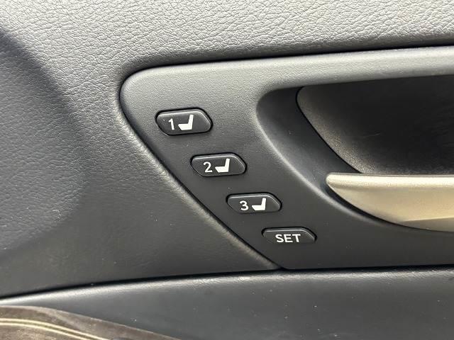 ＩＳ ＩＳ３００ｈ　ｖｅｒｓｉｏｎ　Ｌ　純正ＯＰ１８インチＡＷ／純正１０．３インチナビ／黒革シート／追従クルコン／レーンキープアシスト／ベンチレーション／クリアランスソナー／ＢＳＭ／ＥＴＣ／パワーシート／シートメモリー／地デジＬＥＤヘッド（11枚目）