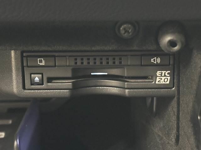 ＩＳ ＩＳ３００ｈ　ｖｅｒｓｉｏｎ　Ｌ　純正ＯＰ１８インチＡＷ／純正１０．３インチナビ／黒革シート／追従クルコン／レーンキープアシスト／ベンチレーション／クリアランスソナー／ＢＳＭ／ＥＴＣ／パワーシート／シートメモリー／地デジＬＥＤヘッド（12枚目）