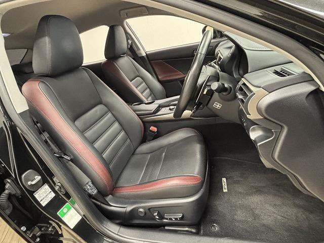 ＩＳ ＩＳ３００ｈ　ｖｅｒｓｉｏｎ　Ｌ　純正ＯＰ１８インチＡＷ／純正１０．３インチナビ／黒革シート／追従クルコン／レーンキープアシスト／ベンチレーション／クリアランスソナー／ＢＳＭ／ＥＴＣ／パワーシート／シートメモリー／地デジＬＥＤヘッド（33枚目）