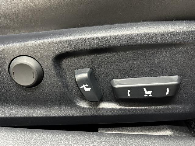 ＩＳ ＩＳ３００ｈ　ｖｅｒｓｉｏｎ　Ｌ　純正ＯＰ１８インチＡＷ／純正１０．３インチナビ／黒革シート／追従クルコン／レーンキープアシスト／ベンチレーション／クリアランスソナー／ＢＳＭ／ＥＴＣ／パワーシート／シートメモリー／地デジＬＥＤヘッド（34枚目）