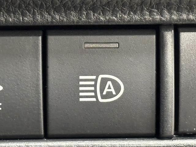 ハリアーハイブリッド Ｚ　調光ルーフ／ＪＢＬサウンド／純正１２．３型ナビ地デジ／全周囲／追従クルコン／ＢＳＭ／パワーシート／パワーバックドア／オートハイビーム／ＬＥＤ／ＥＴＣ／スマートキー（11枚目）