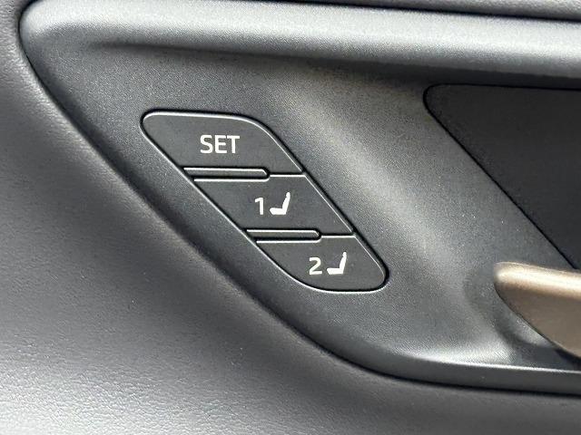 クラウンスポーツ Ｚ　ワンオーナー／パノラマルーフ／純正１２．３インチナビ／全方位カメラ／レザーシート／パーキングアシスト／デジタルインナーミラー／ベンチレーション／追従クルコン／パワーバックドア／ＢＳＭ／ＥＴＣ２．０（40枚目）