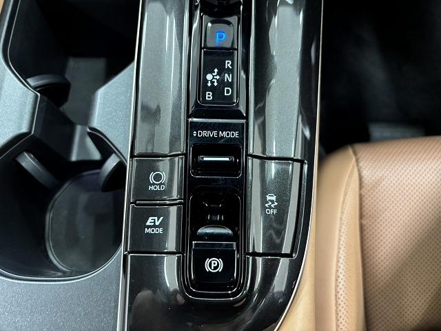 クラウンスポーツ Ｚ　ワンオーナー／パノラマルーフ／純正１２．３インチナビ／全方位カメラ／レザーシート／パーキングアシスト／デジタルインナーミラー／ベンチレーション／追従クルコン／パワーバックドア／ＢＳＭ／ＥＴＣ２．０（57枚目）