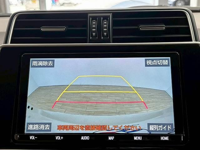 【バックモニター】を装備しております。リアカメラの映像がカラーで映し出されますので日々の駐車も安心安全です。