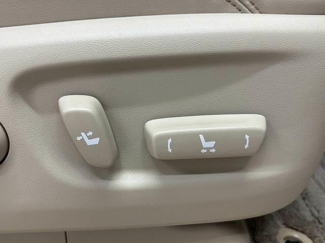 【パワーシート】電動スイッチで操作をし、高さや角度シート位置など最適なシートポジションに細かく設定出来ます☆