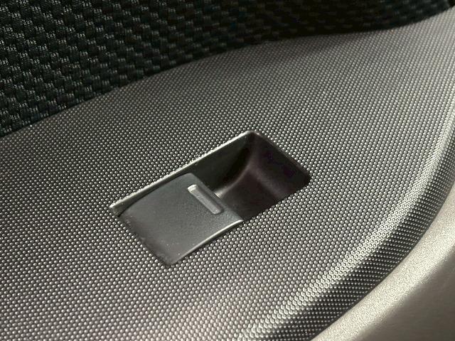 クロスロード ２０Ｘ　ＳＤナビ／バックカメラ／オープンカントリーＡＴタイヤ／ＥＴＣ／ディスチャージライト／オートエアコン／オートライト／１７インチＡＷ／キーレス／デュアルエアバック（37枚目）