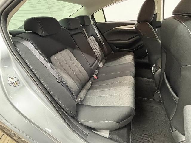 ＭＡＺＤＡ６セダン ２０Ｓ　純正８．８型ナビ／バックカメラ／Ｂｌｕｅｔｏｏｔｈ／アイドリングストップ／クリアランスソナー／追従クルコン／ＢＳＭ／ＥＴＣ／ＬＥＤ／スマートキー／オートエアコン／オートライト／純正１７インチアルミ（6枚目）