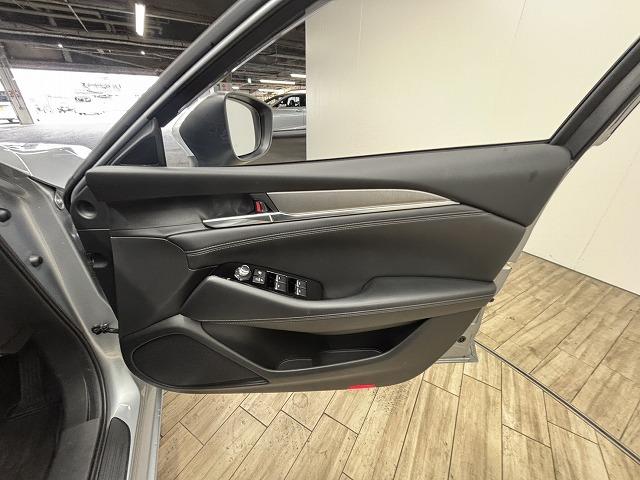 ＭＡＺＤＡ６セダン ２０Ｓ　純正８．８型ナビ／バックカメラ／Ｂｌｕｅｔｏｏｔｈ／アイドリングストップ／クリアランスソナー／追従クルコン／ＢＳＭ／ＥＴＣ／ＬＥＤ／スマートキー／オートエアコン／オートライト／純正１７インチアルミ（38枚目）