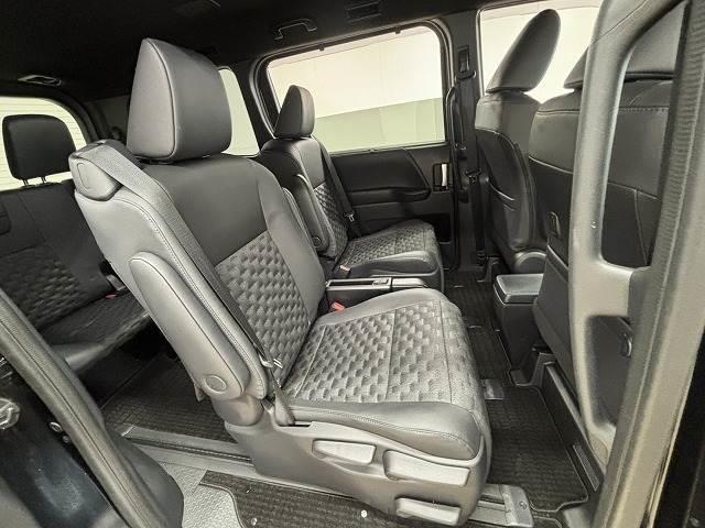 ヴォクシー ハイブリッドＳ－Ｚ　純正１０．５インチナビ／地デジ／バックカメラ／前後席シートヒーター／ＣＤ・ＤＶＤ／パワーゲート／ハーフレザー／レーダークルコン／ＡＣ電源／ＬＥＤヘッドライト／オートハイビーム／ＥＴＣ（6枚目）