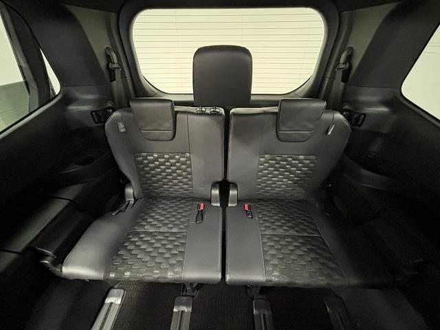 ヴォクシー ハイブリッドＳ－Ｚ　純正１０．５インチナビ／地デジ／バックカメラ／前後席シートヒーター／ＣＤ・ＤＶＤ／パワーゲート／ハーフレザー／レーダークルコン／ＡＣ電源／ＬＥＤヘッドライト／オートハイビーム／ＥＴＣ（7枚目）